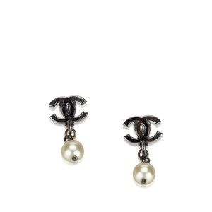 Chanel CC Pearl Drop Earring